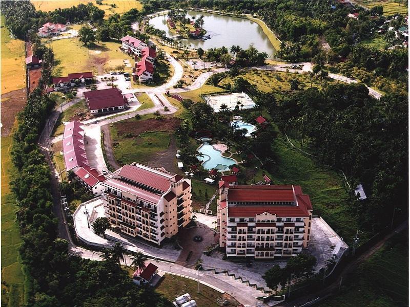 Graceland Estates And Country Club Hotel Lucena Exterior photo