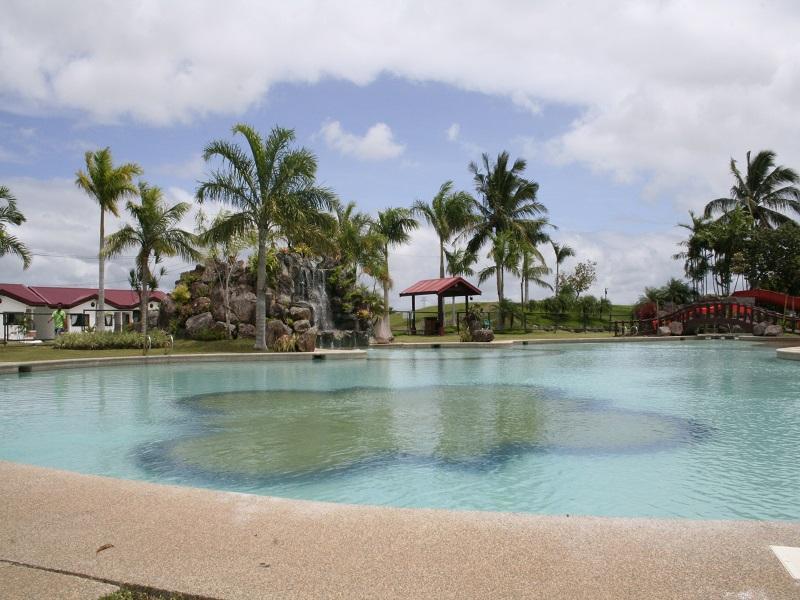Graceland Estates And Country Club Hotel Lucena Exterior photo